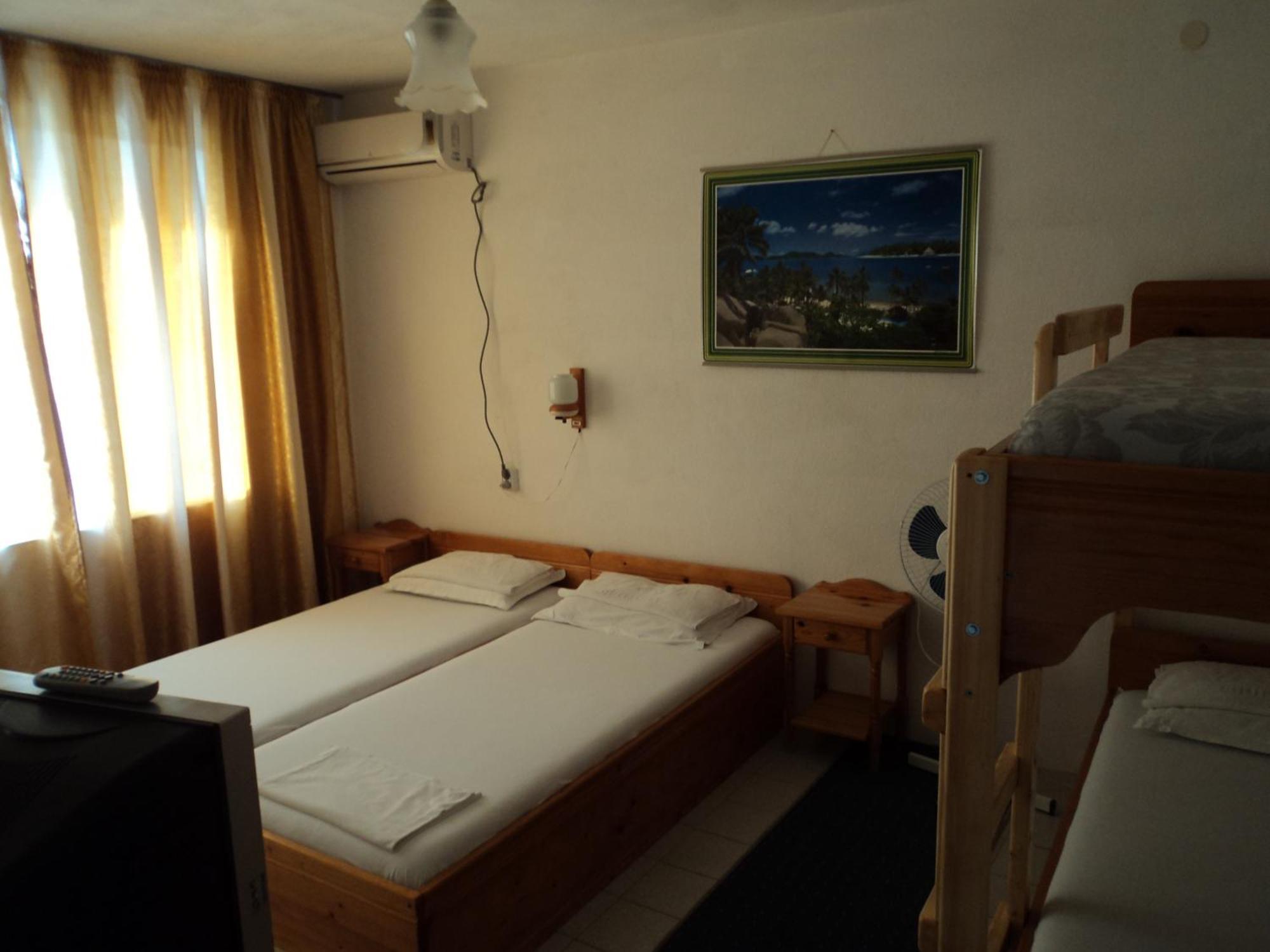 Guest House Drazhev Обзор Екстер'єр фото